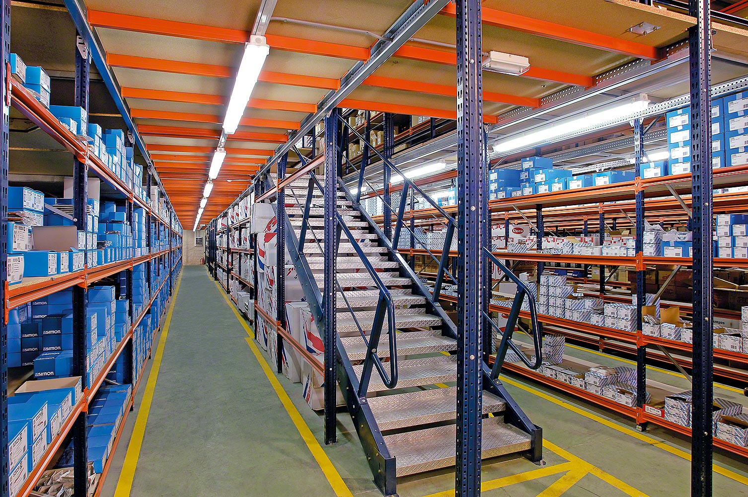 Hyphen-SCS-Long-Span-Shelving-System.jpg
